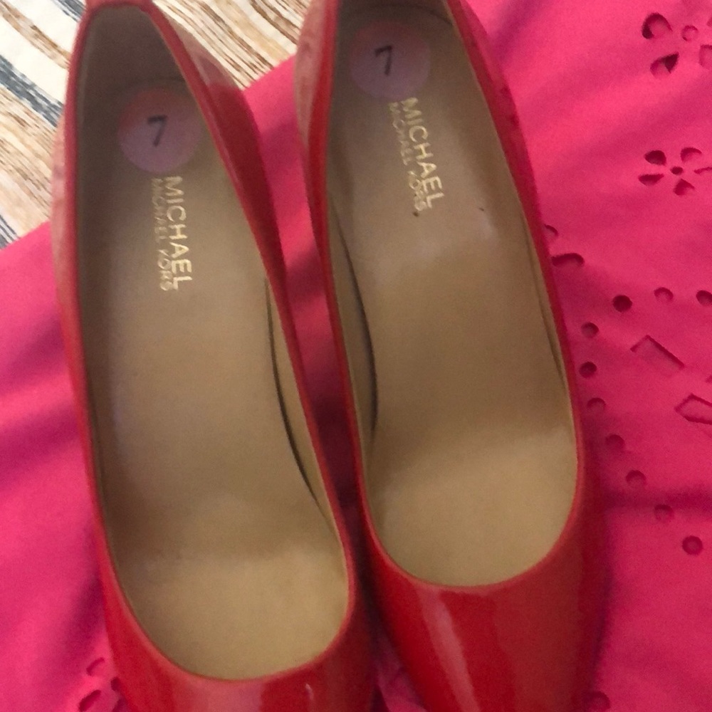 Micheal Kors pump heels